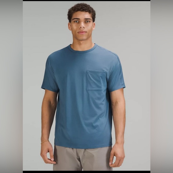 Lululemon Men’s The Fundamental Pocket T-Shirt in Blue , size XL - Picture 1 of 7